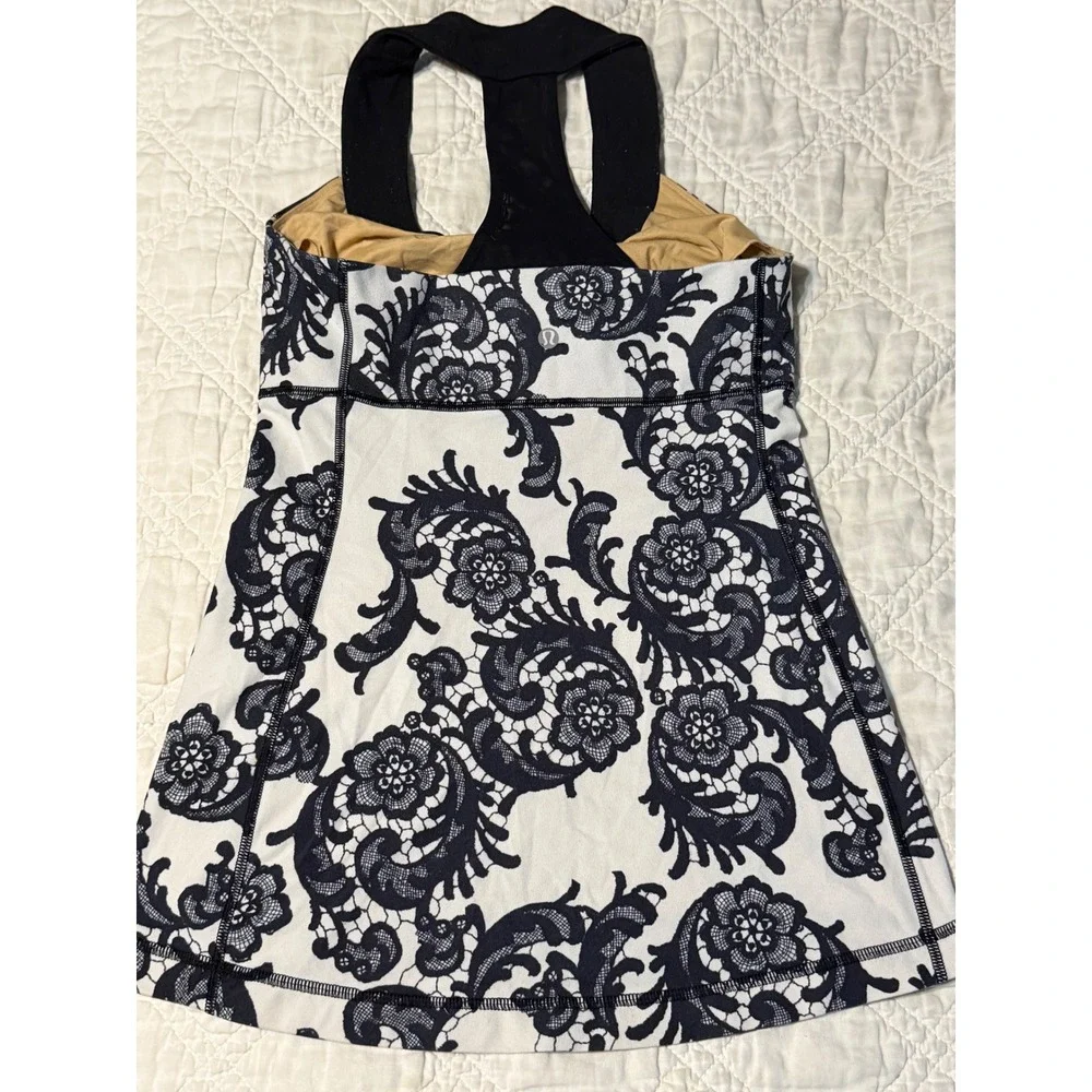 Lululemon Tank Top Women 6 Black White Paisley Floral Lace Scoop Neck Racerback